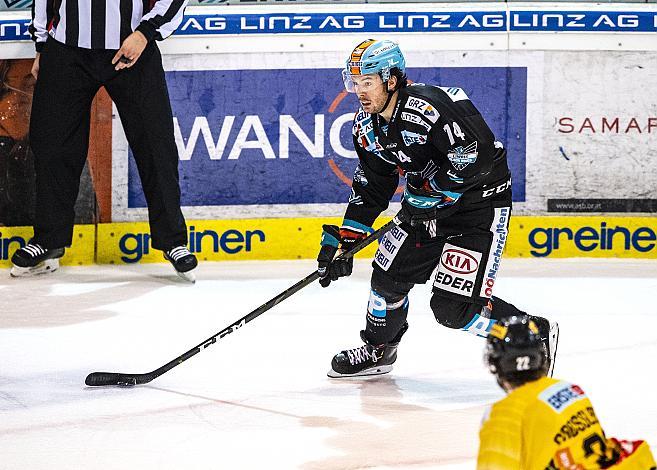 Im Bild: Josh Roach (EHC Liwest Black Wings Linz)  Eishockey,  EHC Liwest Black Wings Linz vs Vienna Capitals
