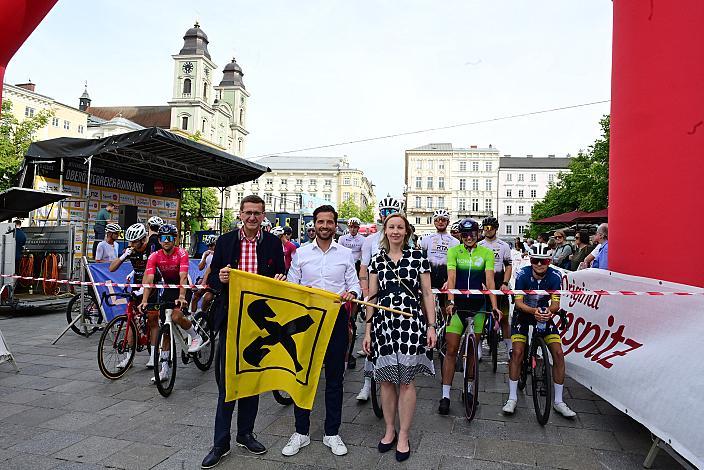 v.l. Wirtschafts- und Sport-Landesrat Markus Achleitner (Oberösterreich), Mario Rossmann (Präsident Cycling Upper Austria, Oberösterreich), Vizebürgermeisterin Karin Leitner der Stadt Linz, 1. Etappe Linz Hauptplatz - Pöstlingberg, Oberösterreich Rundfahrt