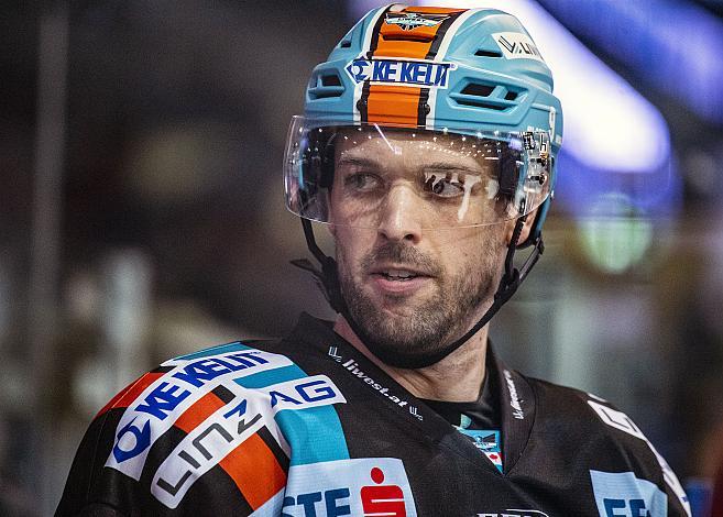 Im Bild: Rick Schofield (EHC Liwest Black Wings Linz) Eishockey,  EHC Liwest Black Wings Linz vs Spusu Vienna Capitals