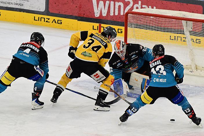 Tormann Rasmus Tirronen (Steinbach Black Wings Linz), Tommy Purdeller (HC Pustertal Wölfe), Gerd Kragl (Steinbach Black Wings Linz), 19. Runde ICE, Steinbach Black Wings Linz vs HC Pustertal Wölfe, Linz AG Eisarena 