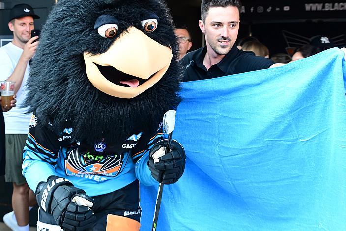 Gonzo im neuen Trikot, Team und Trikotpräsentation, Steinbach Black Wings Linz , Linz AG Eisarena 