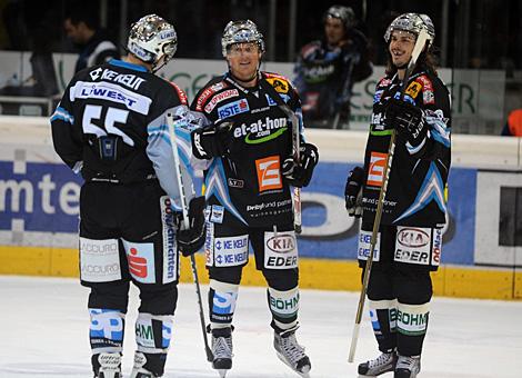 Rob Shearer Liwest Black Wings Linz feiert sein Tor zum 4 zu 0 vs. EC Red Bull Salzburg
