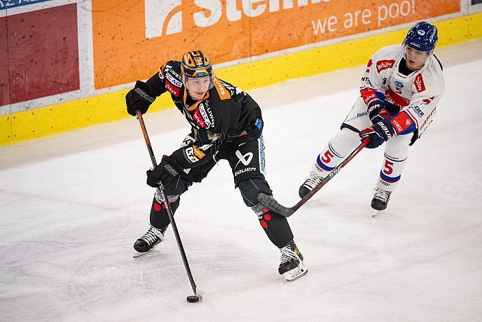 Brodi Stuart (Steinbach Black Wings Linz), Noah Kerber (HC Tiwag Innsbruck - Die Haie)  Steinbach Black Wings Linz vs HC TIWAG Innsbruck - Die Haie. Runde 35, ICE Hockey League, Steinbach Black Wings Linz, Linz AG Eisarena 
