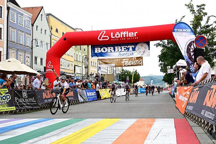 Elisa Winter (AUT, Union Raiffeisen Radteam Tirol) siegt in Braunau. Damen Elite, U23, Cycling League Austria Radliga, Kriterium Braunau am Inn, OÖ