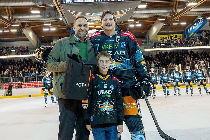 Spieler des Abends Brian Lebler (Steinbach Black Wings Linz) Rekordtorschütze der ICE Hockey League, Steinbach Black Wings Linz vs HC Pustertal Woelfe, ICE Eishockey Liga, Linz AG Eisarena
