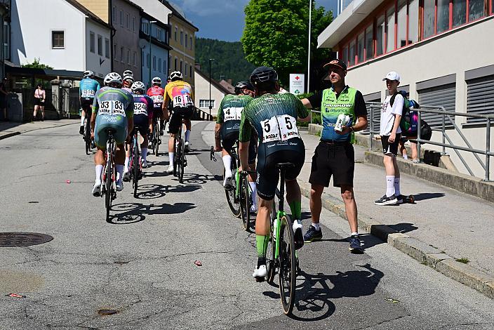 Verpflegung für  Dominik Hödlmoser (AUT, Hrinkow Advarics), Paul Buschek (AUT, Hrinkow Advarics Cycleang Team), 3. Etappe Bad Schallerbach - Aigen - Schlägl, 15. Int. Raiffeisen OÖ-Radrundfahrt UCI Kat. 2.2