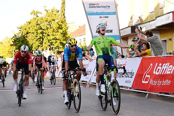 Etappensieger David Adam (SLO, Slowenien), 2. Platz  Elias Wändel (SWE, JEGG-SKIL-DJR9, 1. Etappe,  51. Int. Oberösterreich Junioren Rundfahrt, Marchtrenk - Marchtrenk