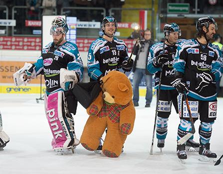 Brett McLean (EHC Liwest Black Wings Linz), EHC Liwest Black Wings Linz vs HC TWK Innsbruck  Die Haie