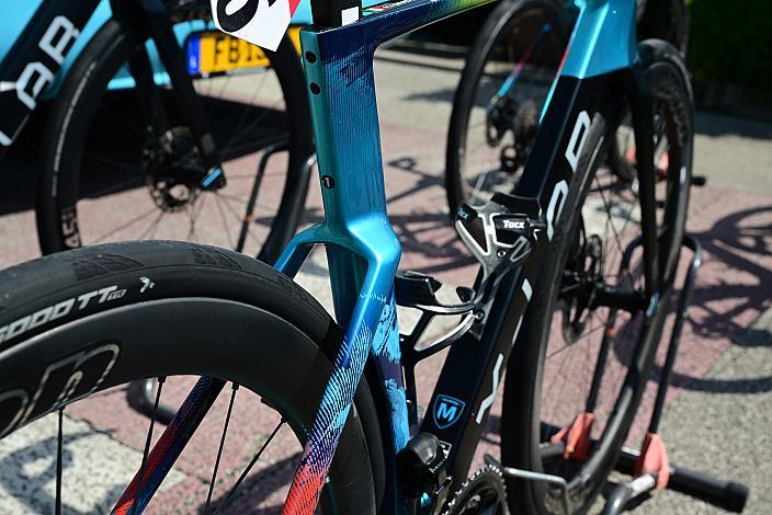 Das Team XDS Astana, KAZ  Teamrad X-LAB 108. Giro d Italia, Stage 14, Fiume Veneto - Asiago (219km)