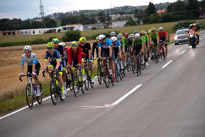 Das Rennen wurde abgebrochen, das Peleton fährt zurück ins Ziel. 1. B Etappe Traun - Marchtrenk, Int. OÖ Junioren Oberösterreich Rundfahrt 