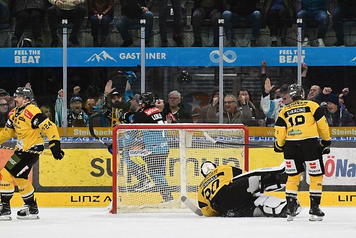 Brian Lebler (Steinbach Black Wings Linz) feiertv das Tor zum 2 zu 1 in Overtime, 19. Runde ICE, Steinbach Black Wings Linz vs HC Pustertal Wölfe, Linz AG Eisarena