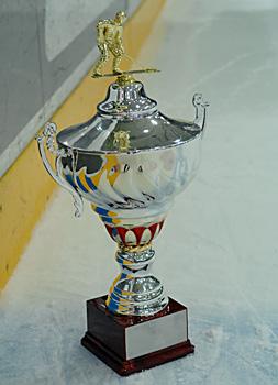 Der Sieger Pokal fuer die Internatoional All Stars beim Allstar-Game.