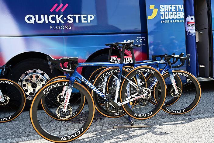 Specialized Teamrad  Das Team von Soudal Quick-Step (BEL)  108. Giro d Italia, Stage 14, Fiume Veneto - Asiago (219km)