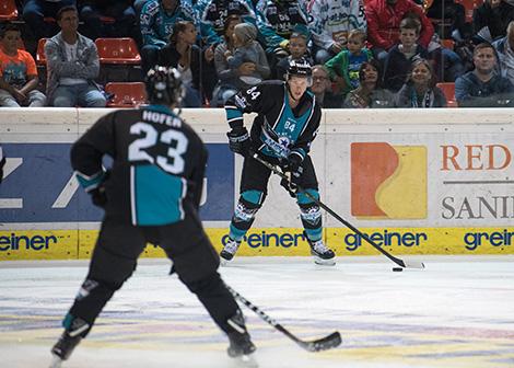 Corey Locke (EHC Liwest Black Wings Linz)  EHC Liwest Black Wings Linz  vs Straubing Tigers