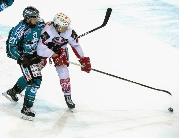 Bernhard Fechtig (EHC Liwest Black Wings Linz) und Christoph Duller (EC KAC)  EHC Liwest Black Wings Linz vs EC KAC, Pick Round