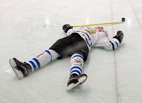 #76 Philipp Stoeger, Verteidiger, Linzer Oldies checkte einen Gegenspieler, aus Bratislava.