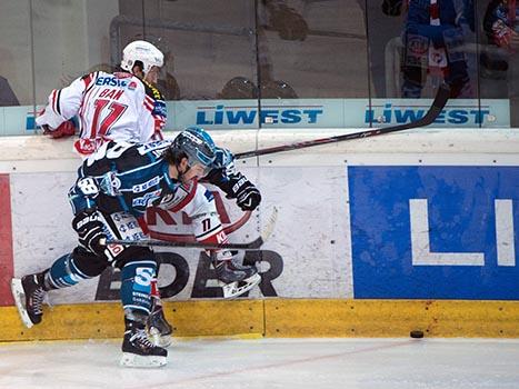 Sebastien Piche, Linz, und Daniel Ban, KAC, EHC Liwest Black Wings Linz vs EC KAC