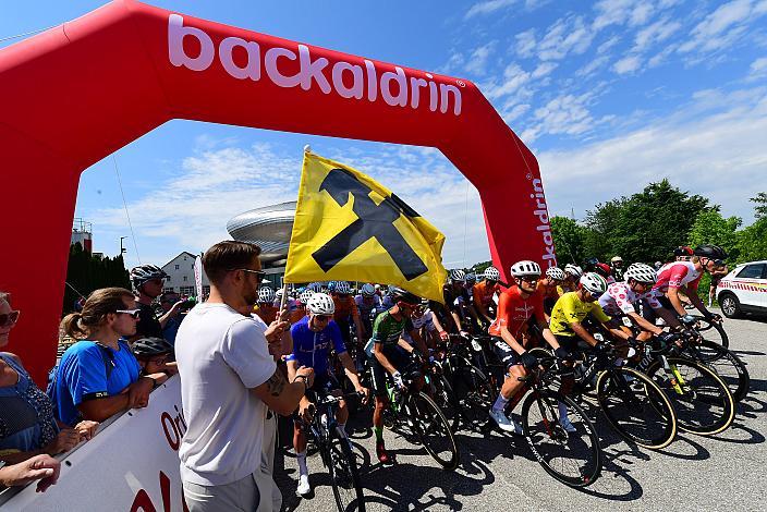 Start in St. Florian/Asten bei der Firma Backaldrin, 15. Int. Raiffeisen Oberöstereich Rundfahrt  4. Etappe St.Florian /Asten - Hinterstoder/Höss 15. Int. Raiffeisen OÖ-Radrundfahrt UCI Kat. 2.2