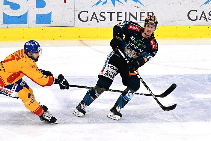 Lorenzo Casetti (Migross Supermercati Asiago Hockey 1935), Logan Roe (Steinbach Black Wings Linz) Steinbach Black Wings Linz vs Migross Supermercati Asiago Hockey 1935, Linz AG Eisarena 