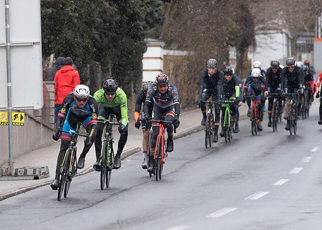 Das Rennen in der Entscheidung, Moran Vermeulen (AUT, Team Felbermayr Simplon Wels), Jonas Rapp (GER, Hrinkow Advarics Cycleang), Florian Lipowitz (GER, Tirol KTM Cycling Team),  Herren Elite, U23, Radliga, 60. Radsaison-Eröffnungsrennen Leonding, Oberösterreich 