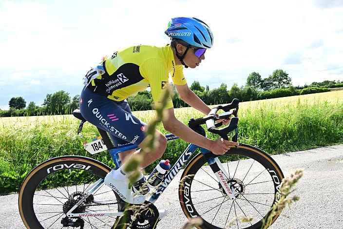 Im Gelbe Trikot Henrique Ribeiro Bravo (BRA, Soudal - Quickstep Devo Team) 2. Etappe Eferding - Reichersberg, Oberösterreich Rundfahrt