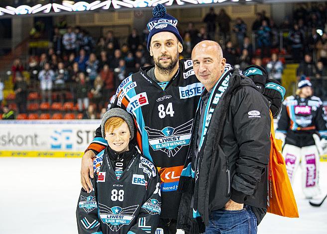 Im Bild: Spieler des Abends Dragan Umicevic (EHC Liwest Black Wings Linz) Eishockey,  EHC Liwest Black Wings Linz vs HC TWK Innsbruck â€žDie Haieâ€œ