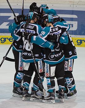 Linz feiert, EHC Liwest Black Wings Linz vs HCB Suedtirol 6. Viertelfinale
