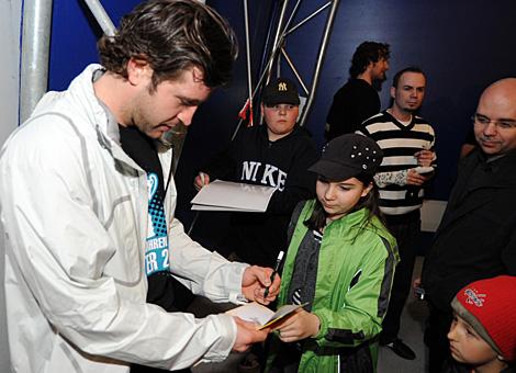 Mark Szuecs mit einem jungen Fan