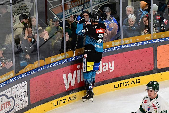Greg Moro (Steinbach Black Wings Linz) feiert das Tor zum 3 zu 0, , 45. Runde ICE, Steinbach Black Wings Linz vs FTC-Telekom, Linz AG Eisarena