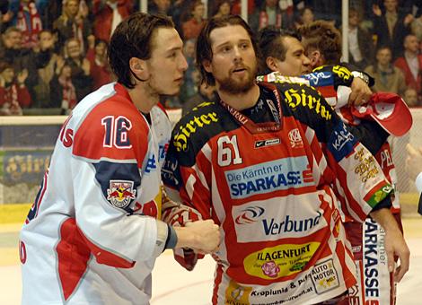 Ein Bruederpaar schreibt Eishockeygeschichte. Je ein Tor im entscheidenden Spiel 7 der Meisterschaft. Der Sieger mit dem KAC #61 Chris Harand, unterlegen #16 Patrick Harand, Red Bull Salzburg. 