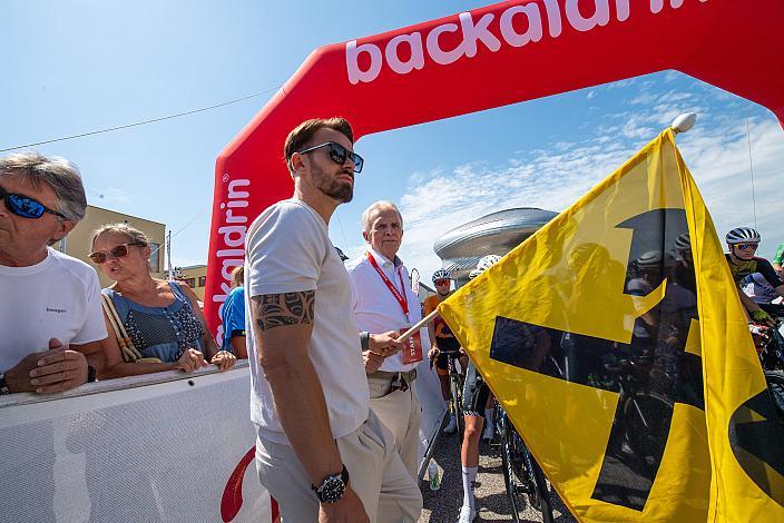 Start in St. Florian/Asten bei der Firma Backaldrin, 15. Int. Raiffeisen Oberöstereich Rundfahrt  4. Etappe St.Florian /Asten - Hinterstoder/Höss 15. Int. Raiffeisen OÖ-Radrundfahrt UCI Kat. 2.2