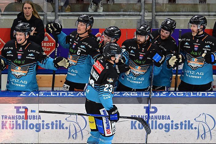 Patrick Söllinger (Steinbach Black Wings Linz) feiert 26. Runde ICE, Steinbach Black Wings Linz vs HCInnsbruck, Linz AG Eisarena 