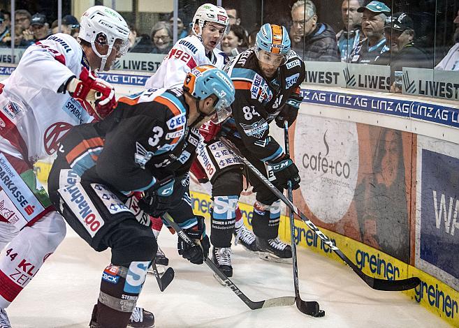 Im Bild: Adam Comrie (EC KAC), Andreas Kristler (EHC Liwest Black Wings Linz), Clemens Unterweger (EC KAC), Dragan Umicevic (EHC Liwest Black Wings Linz), Eishockey,  EHC Liwest Black Wings Linz vs EC KAC