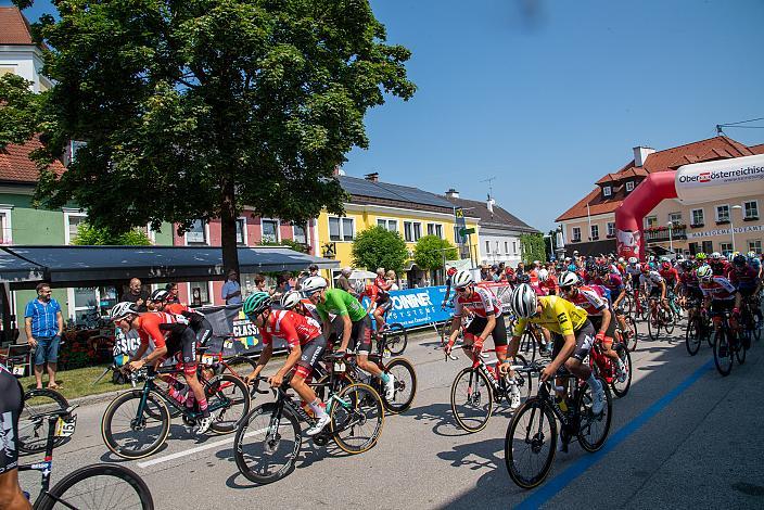 Start in Bad Wimsbach, Bad Wimsbach - Strass im Attergau, Int. "Keine Sorgen" Junioren Rundfahrt UCI Kat. 2.1 MJ