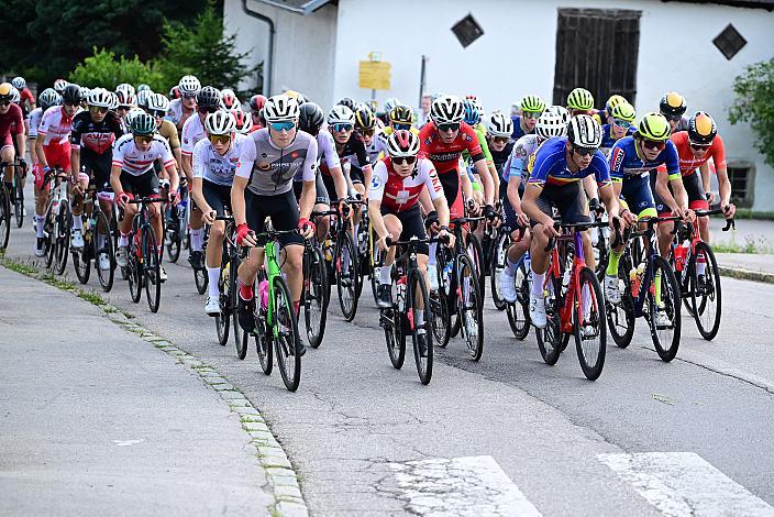 Das Peloton mit Valentin Poschacher (AUT, Regionalteam Oberösterreich) 2. Etappe Sarleinsbach - Sarleinsbach, Int. Oberösterreichische Versicherung OÖ Junioren Oberösterreich Rundfahrt