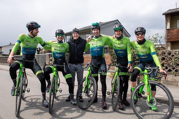 Team Hrinkow Advarics feiert mit dem Sieger Rainer Kepplinger (AUT, Hrinkow Advarics), Herren Elite, U23, Radliga, 60. Raika Kirschbluetenrennen, Wels, Oberösterreich