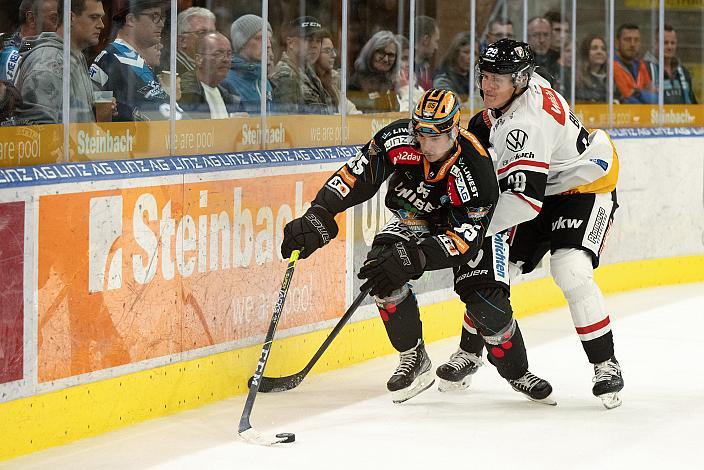 Michael Haga (Steinbach Black Wings Linz), Christian Bull (Bemer Pioneers Vorarlberg) Steinbach Black Wings Linz vs Pioneers Vorarlberg, 13. Runde ICE Hockey League, Steinbach Black Wings Linz, Linz AG Eisarena 