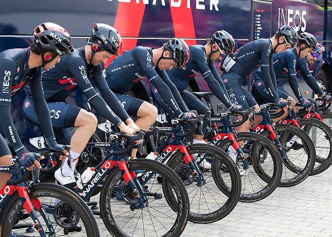 Team Ineos Grenadiers, GBR mit Gianni Moscon (ITA, Ineos Grenadiers)  44th Tour of the Alps, 1. Etappe Brixen - Innsbruck 140,6km, UCI Pro Series