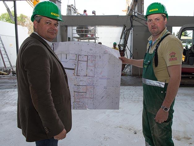 Ing.Peter Freunschlag, Liwest Black Wings Linz auf der Baustelle der Linzer Eishalle, Keine Sorgen Eisarena, mit Gerhard Kreindl, von der Baufirma Kern