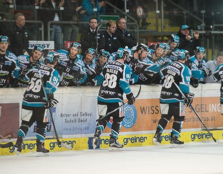 Linz feiert, EHC Liwest Black Wings Linz vs HC Orli Znojmo, 4. Semifinale