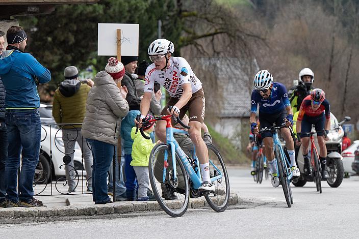 2.v.l. Felix Gall (AUT, AG2R Citroen Team) und das Team AG2R Citroen Team (FRA), Ivan Ramiro Sosa (COL, Movistar Team), Pavel Sivakov (FRA, Ineos Grenadiers)