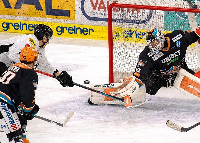 Jesper Kokkila (Dornbirn Bulldogs), Tormann David Kickert (Steinbach Black Wings 1992), Steinbach Black Wings 1992 vs EC KAC,  Eishockey, Bet at Home ICE Hockey League