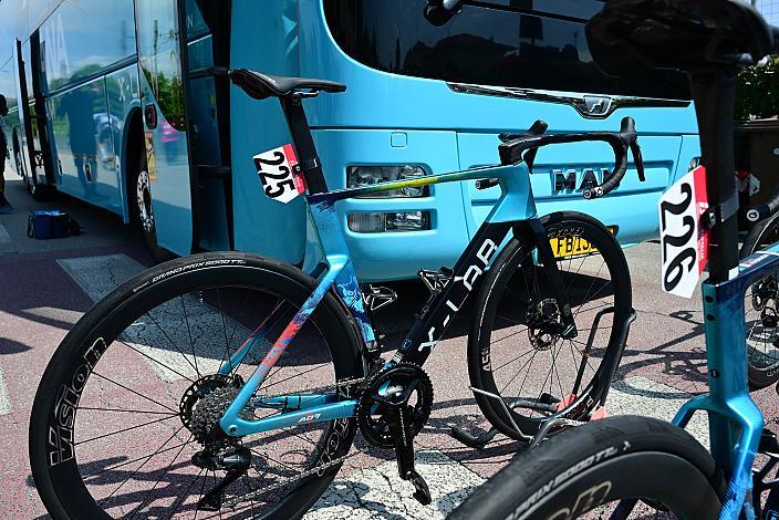 Das Team XDS Astana, KAZ  Teamrad X-LAB 108. Giro d Italia, Stage 14, Fiume Veneto - Asiago (219km)