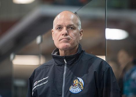  Trainer Bill Stewart (Straubing Tigers) EHC Liwest Black Wings Linz  vs Straubing Tigers