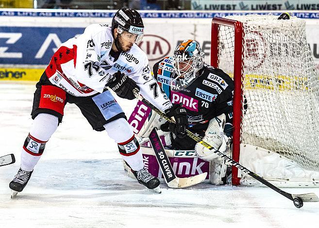Im Bild: Tormann David Kickert (EHC Liwest Black Wings Linz), Parker Bowles (HC Orli Znojmo),  Eishockey,  EHC Liwest Black Wings Linz vs HC Orli Znojmo