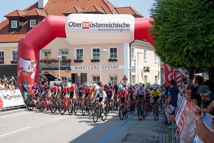 Start in Bad Wimsbach, Bad Wimsbach - Strass im Attergau, Int. "Keine Sorgen" Junioren Rundfahrt UCI Kat. 2.1 MJ