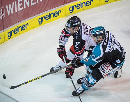 Daniel Oberkofler (EHC Liwest Black Wings Linz) und Martin Podesva (HC Orli Znojmo), EHC Liwest Black Wings Linz vs HC Orli Znojmo