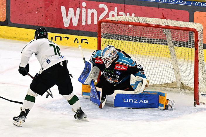 Rok Kapel (HK SZ Olimpija), Tormann Rasmus Tirronen (Steinbach Black Wings Linz) Win2Day ICE Hockey League,  Steinbach Black Wings Linz vs Olimpija Ljubljana,  Linz AG Eisarena 
