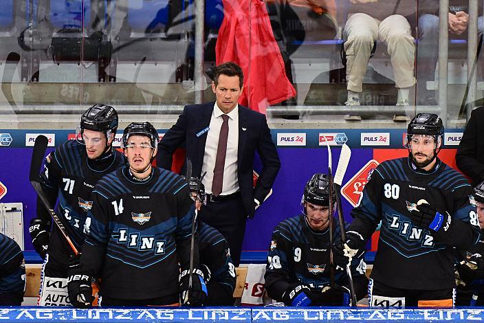 Head Coach Philipp Lukas (Steinbach Black Wings Linz) Steinbach Black Wings Linz - HKM Zvolen (SVK), Linz AG Eisarena 