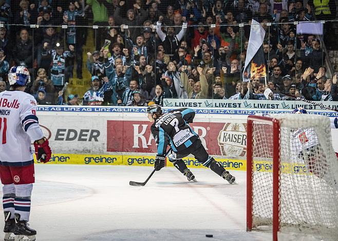 Brian Lebler (EHC Liwest Black Wings Linz) scort  EHC Liwest Black Wings Linz vs EC Red Bull Salzburg